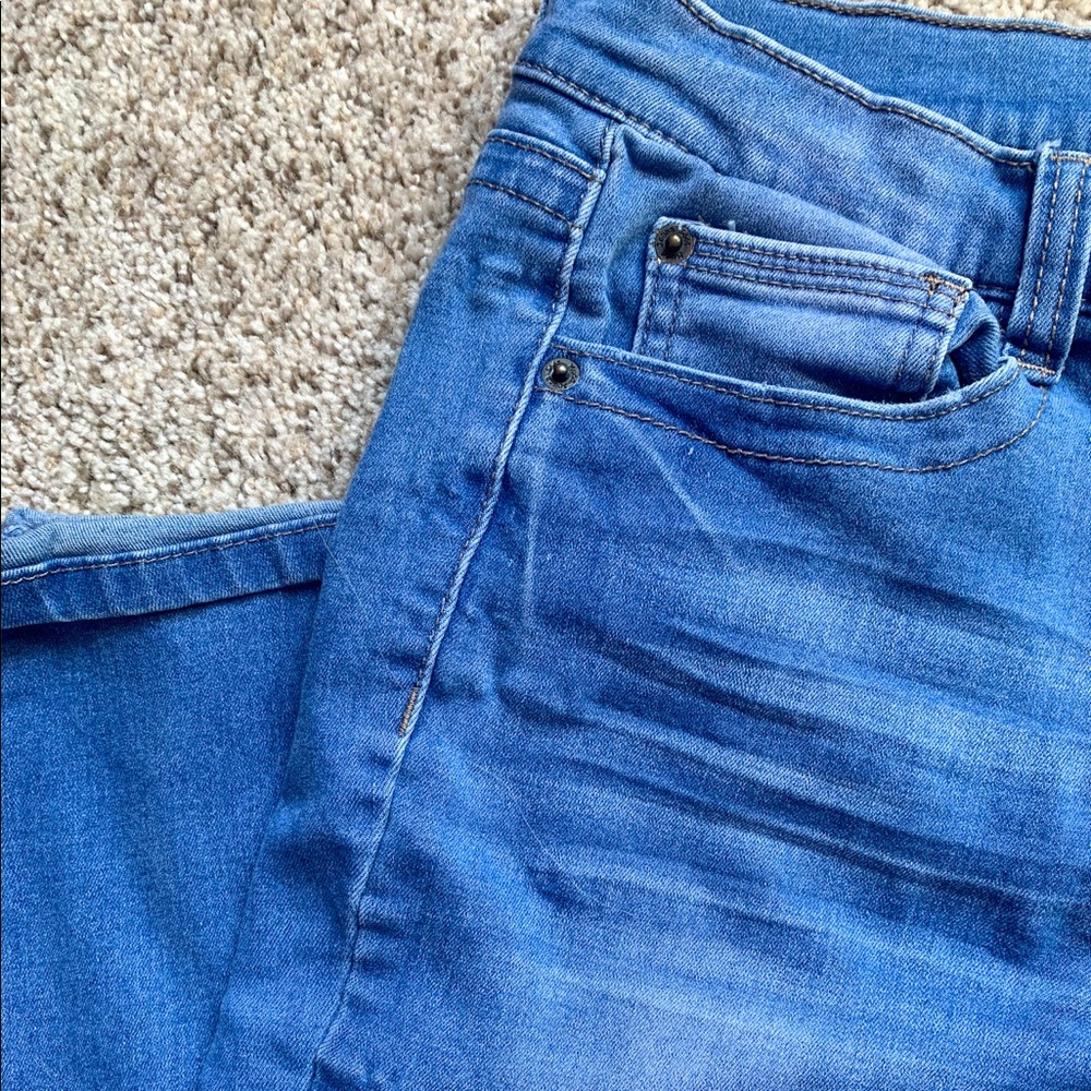 Basic Blue Jeans - Picture 3 of 5